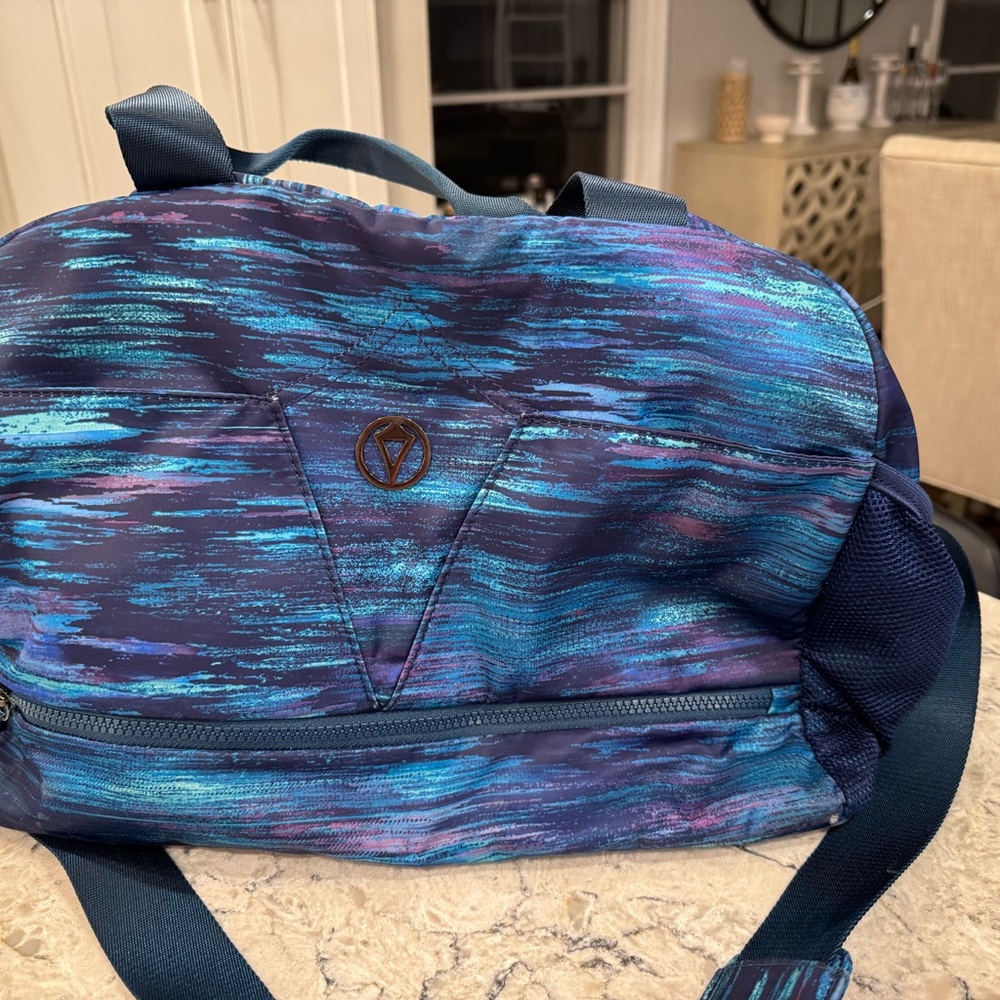Ivivva Lululemon Athletic Gym Sport Tote Travel With Overnight Weekender Bag